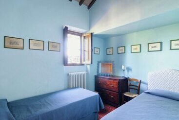 Detached Cottage With Swimming Pool