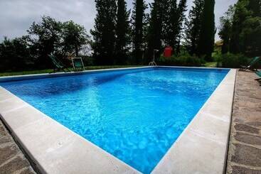 Detached Cottage With Swimming Pool