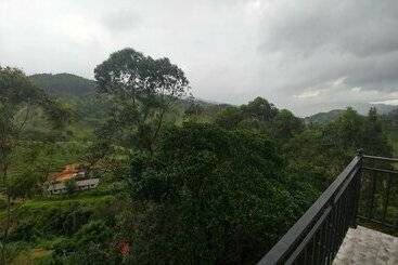 فندق Green Leaves