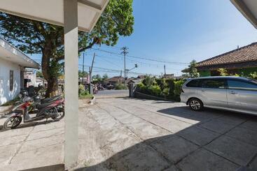 호텔 Reddoorz Syariah @ Jl Raya Sukabumi