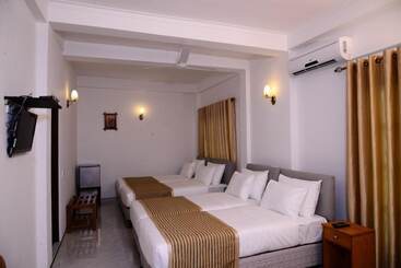 Пансион Avanhala By Royal Mall