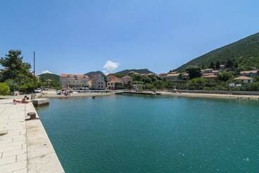 פנסיון Villa Menalo