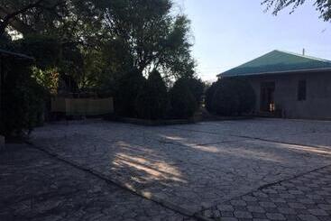 Отель Khosrov