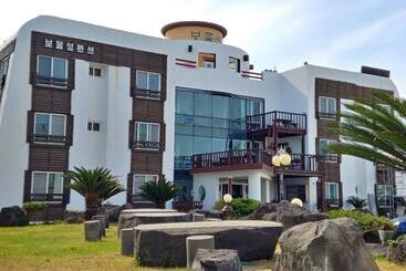 בית מלון כפרי Bomulsum