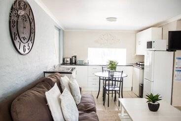 هتل Little Rose Guesthouse & Self Catering