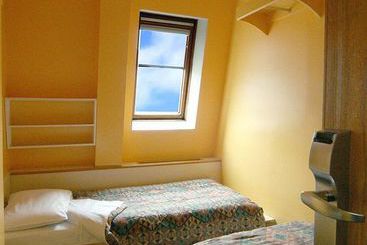 Avalon House Hostel