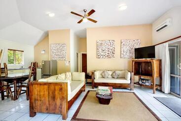 هتل Crown Beach Resort & Spa