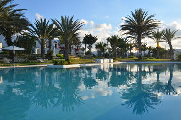 هتل Latchi Family Resort