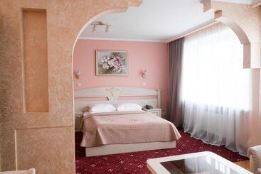 Отель Halychyna