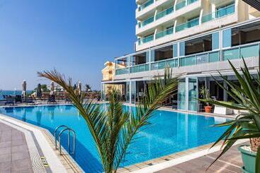 Marina Hotel Kuşadası