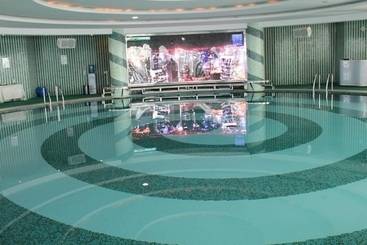 호텔 Oriental Riverside Bund View