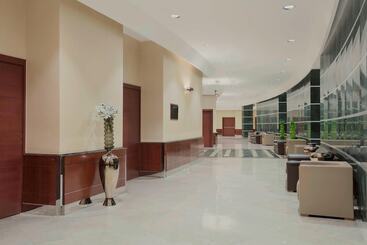 هتل Sheraton Club Des Pins Resort