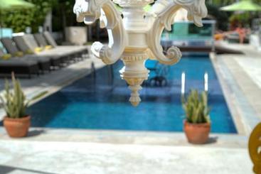 The Rockley By Ocean Hotels   Breakfast Included