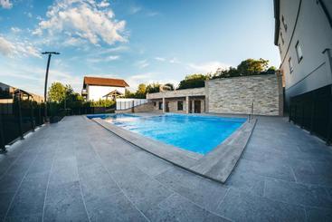 تختخواب و صبحانه Adria Centar Koćuša