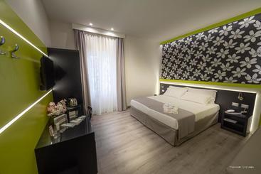 تختخواب و صبحانه Holygold Suite
