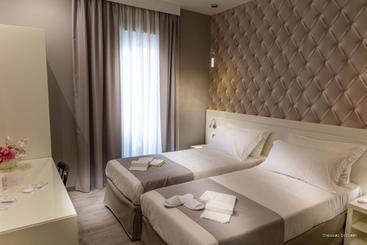 تختخواب و صبحانه Holygold Suite