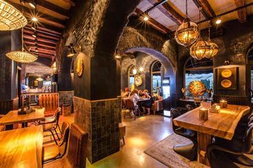هتل Acsa Inn