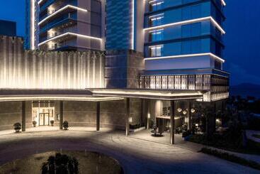 هتل Hoiana  And Suites