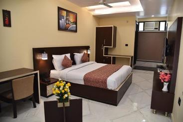 هتل Mint Inn