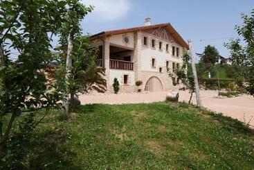 בית מלון כפרי Olivi1948   Boutique Guest House