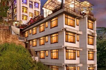 ホテル Ashiana Clarks Inn Shimla