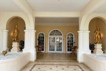 בית מלון כפרי Coco Reef Bermuda