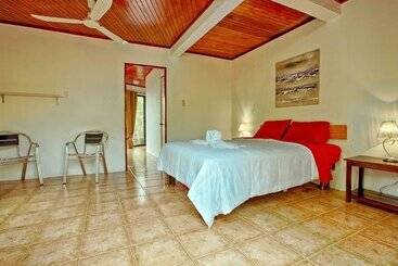 فندق Condor Lodge