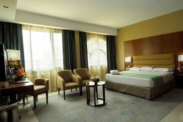 Отель Howard Johnson By Wyndham Abu Dhabi Downtown