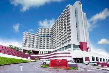 בית מלון כפרי Okinawa Grand Mer Resort