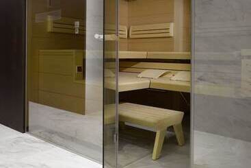 فندق Old Town Square Residence By Emblem