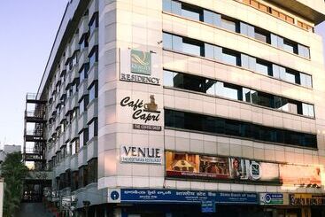 هتل Quality Inn Residency