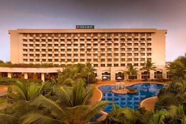 Отель The Lalit Mumbai