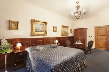 فندق U Zlatého Stromu Prague By Bhg