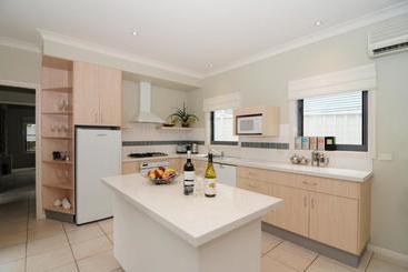 تختخواب و صبحانه Ceespray   Accommodation In Huskisson   Jervis Bay