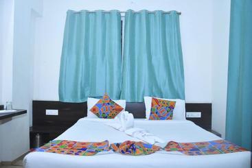 هتل Fab Nido Residency