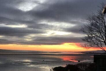 민박 The Waterside Rooms