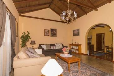 Casa De Vacaciones En El Zumacal