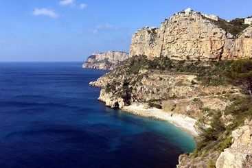 קוטג'' Villa June