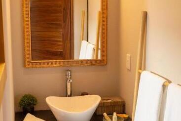 هتل Punta Arena Surf Suites