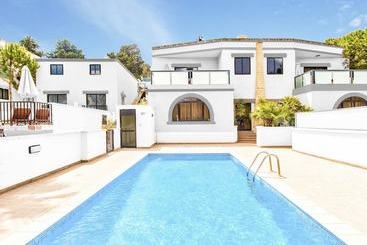 کلبه Villa Santa Maria