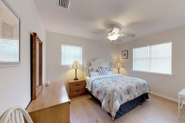 Seaturtle Cottage By Hodnett Cooper