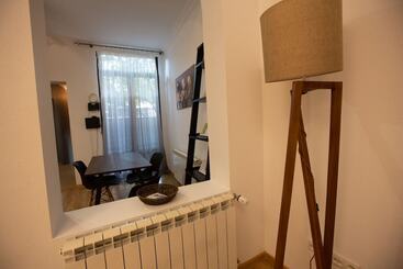 کلبه Veranda House On Samreklo 25