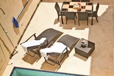 هتل روستایی Serkuzan