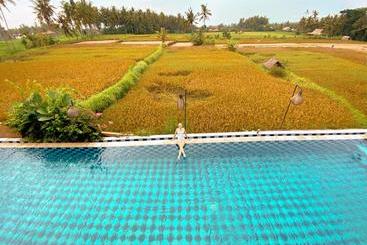 هتل The Sawah Resort & Villa