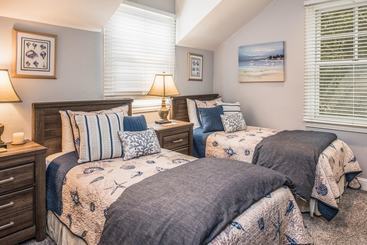 3703 La Gloria Cottagebythesea