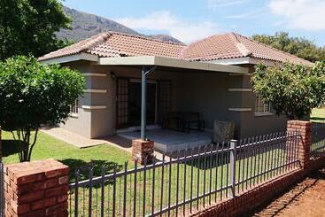 קוטג'' Nehema Manor