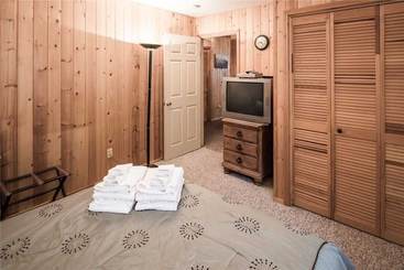 123 Rising Hill  Two Bedroom Cabin