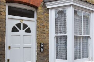 קוטג'' Saint Peters