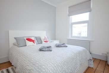 קוטג'' The Blue House