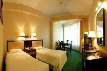 Beijing Jingu Qilong Hotel